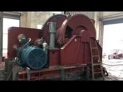 Máy kéo trên boong tàu biển