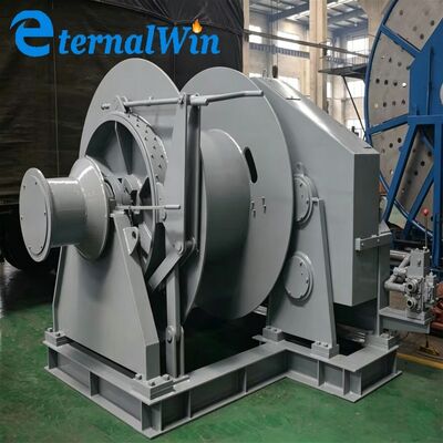Máy kéo tàu biển ngoài khơi. Máy kéo đường trượt thủy lực cho các hoạt động phóng và cập cảng tàu.